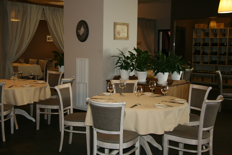 фотка зала для мероприятия Рестораны Amarena  на 3 зала: Кафе - 150 мест, Ресторан - 75 мест, Караоке бар - 55 мест мест Краснодара